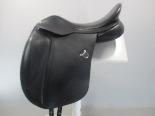 Bates Wide Dressage Saddle 18"